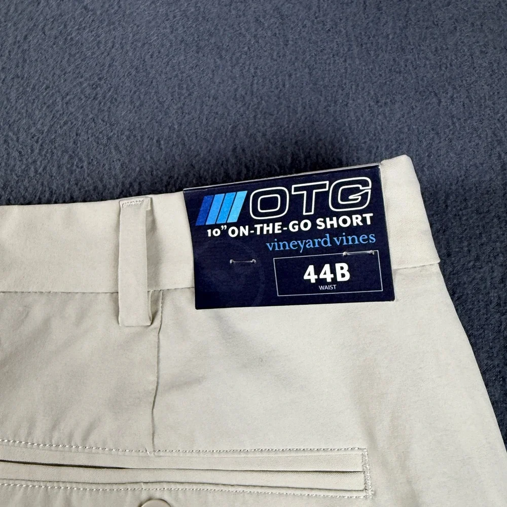 Vineyard Vines Shorts Men's 44B Beige On-The-Go OTG Technical Stretch Golf Chino
